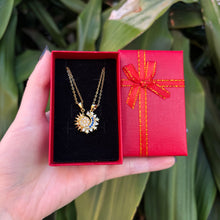 Cargar imagen en el visor de la galería, Collares de Sol y Luna