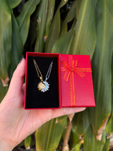 Cargar imagen en el visor de la galería, Collares de Sol y Luna