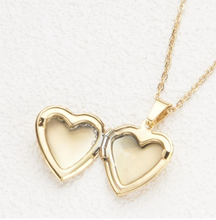 Cargar imagen en el visor de la galería, Relicario Heart