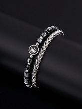 Cargar imagen en el visor de la galería, Pulsera Doble con Dije de Corona - Elegancia Real