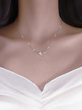 Cargar imagen en el visor de la galería, Collar Flor de Tulipán Minimalista