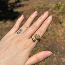 Cargar imagen en el visor de la galería, Anillo de Girasol
