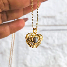 Cargar imagen en el visor de la galería, Collar Proyector Moon
