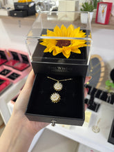 Cargar imagen en el visor de la galería, Set Giratorio de Flores
