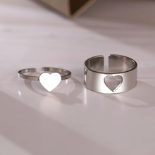 Cargar imagen en el visor de la galería, Anillos de corazón
