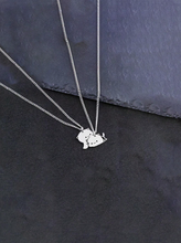 Cargar imagen en el visor de la galería, Collares de gatitos
