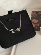 Cargar imagen en el visor de la galería, Collar de tulipán
