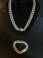 Cargar imagen en el visor de la galería, Collares y pulseras Cubanas
