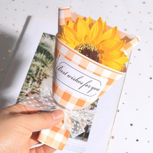 Cargar imagen en el visor de la galería, 🌻 Mini Ramo de Girasol
