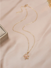 Cargar imagen en el visor de la galería, Collar Flor de Dahlia
