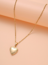 Cargar imagen en el visor de la galería, Relicario Heart
