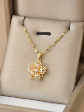 Cargar imagen en el visor de la galería, Collar Giratorio Flower
