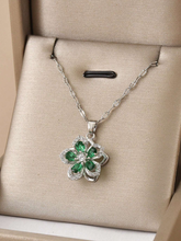 Cargar imagen en el visor de la galería, Collar Giratorio Flower
